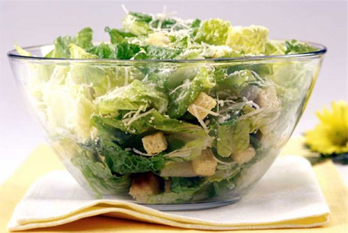 Салат из огурцов (кисло-сладкий)