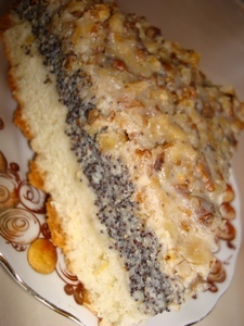 Маковый пирог с ореховой глазурью