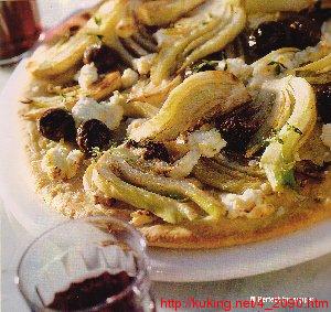 Пицца с фенхелем, маринованными оливками и тимьяном